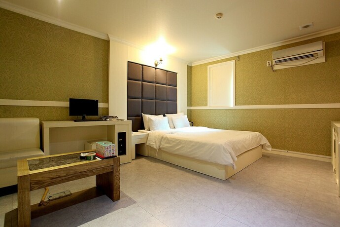 Imagen de la habitación del Hotel Guri Film 372. Foto 20