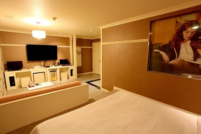 Imagen de la habitación del Hotel Guri Film 372. Foto 22