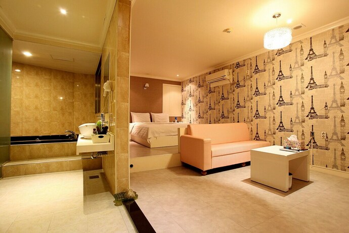 Imagen de la habitación del Hotel Guri Film 372. Foto 29