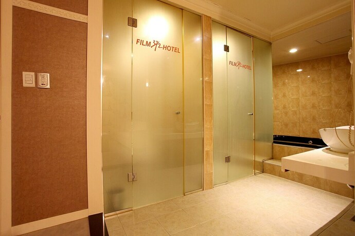 Imagen de la habitación del Hotel Guri Film 372. Foto 30