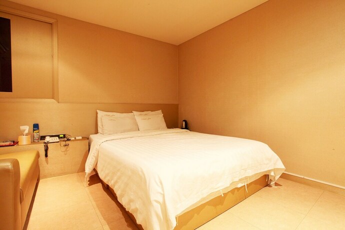 Imagen de la habitación del Hotel Guri Film 372. Foto 32