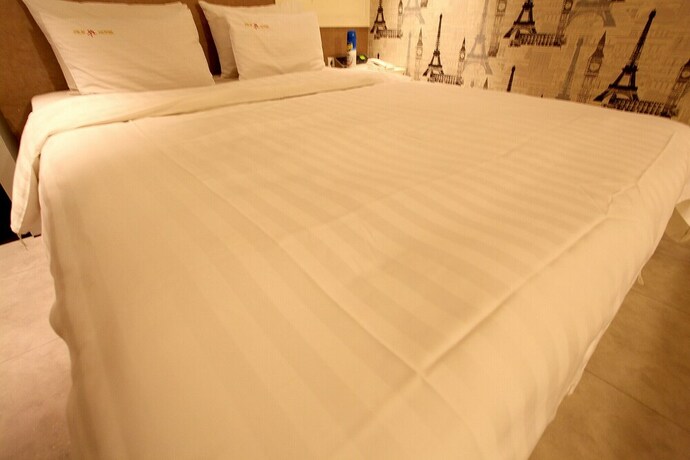 Imagen de la habitación del Hotel Guri Film 372. Foto 36