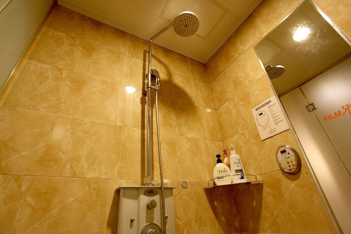 Imagen de la habitación del Hotel Guri Film 372. Foto 37