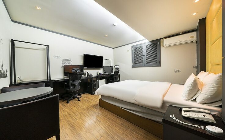 Imagen de la habitación del Hotel Guri Zenith. Foto 15