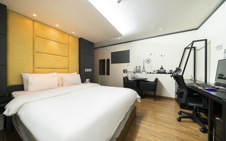 Imagen de la habitación del Hotel Guri Zenith. Foto 19