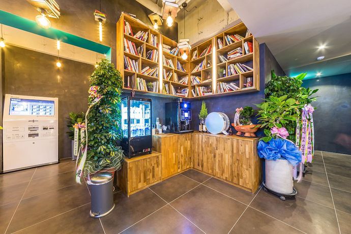 Imagen de los interiores del Hotel Guri in Cafe. Foto 18