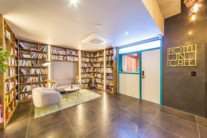 Imagen de los interiores del Hotel Guri in Cafe. Foto 19