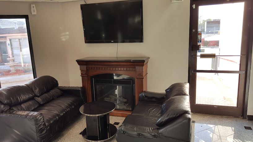 Imagen de los interiores del Hotel Gurnee Motel. Foto 17