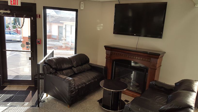 Imagen de los interiores del Hotel Gurnee Motel. Foto 18