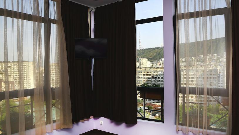 Imagen de la habitación del Hotel Guru, Tbilisi. Foto 2
