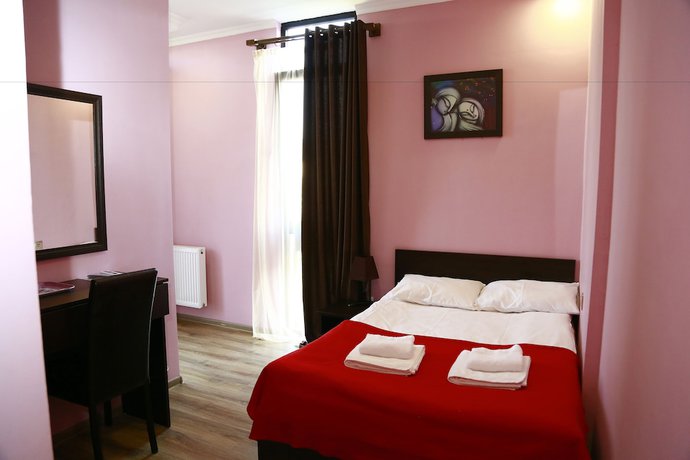 Imagen de la habitación del Hotel Guru, Tbilisi. Foto 3