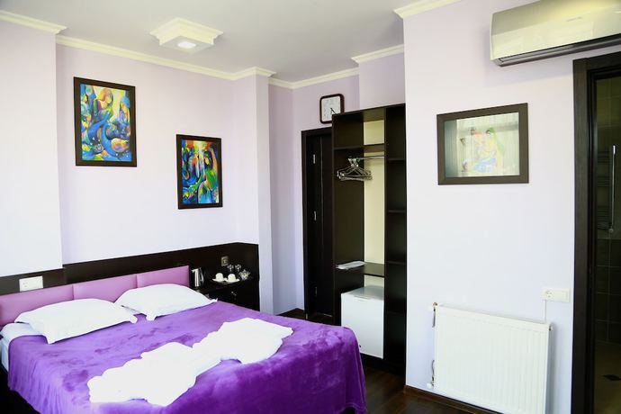 Imagen de la habitación del Hotel Guru, Tbilisi. Foto 8
