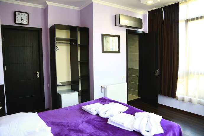 Imagen de la habitación del Hotel Guru, Tbilisi. Foto 13