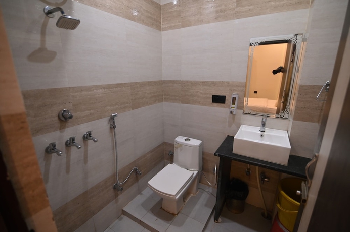 Imagen de la habitación del Hotel Gurudev Palace. Foto 5