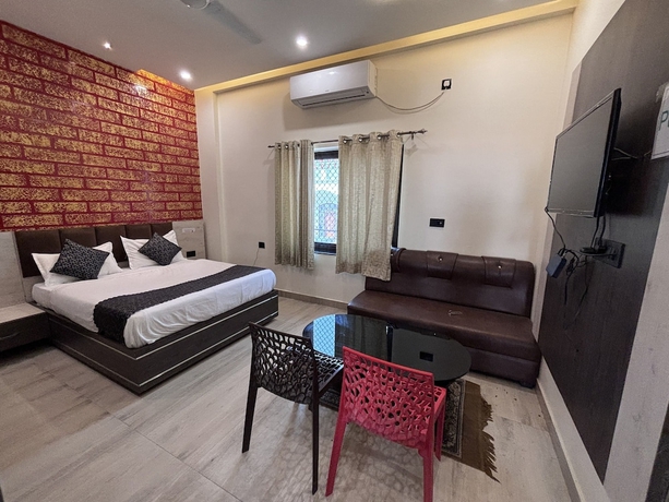 Imagen de la habitación del Hotel Gurudev Palace. Foto 6