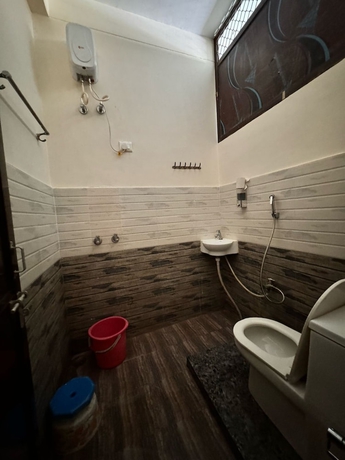 Imagen de la habitación del Hotel Gurudev Palace. Foto 8