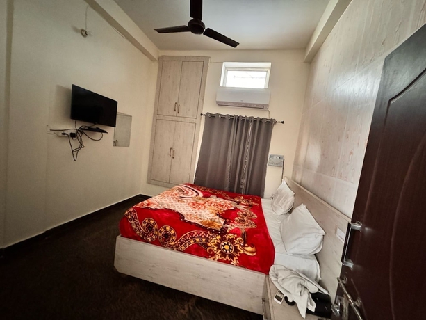 Imagen de la habitación del Hotel Gurudev Palace. Foto 10