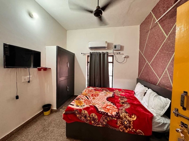 Imagen de la habitación del Hotel Gurudev Palace. Foto 11