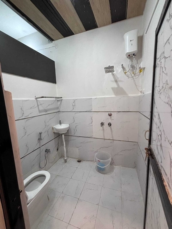 Imagen de la habitación del Hotel Gurudev Palace. Foto 14