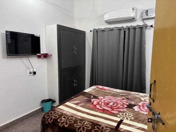 Imagen de la habitación del Hotel Gurudev Palace. Foto 15