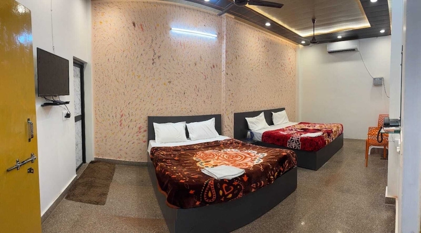 Imagen de la habitación del Hotel Gurudev Palace. Foto 16