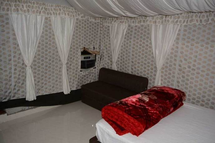 Imagen de la habitación del Hotel Gurugram Resort. Foto 17