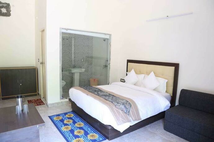 Imagen de la habitación del Hotel Gurugram Resort. Foto 20