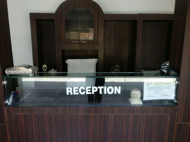 Imagen de los interiores del Hotel Gurukripa Inn. Foto 9