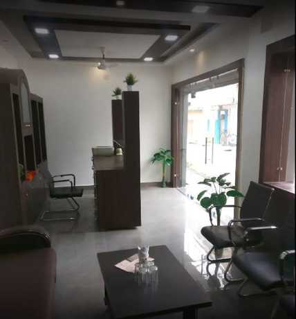 Imagen de los interiores del Hotel Gurukripa Inn. Foto 10