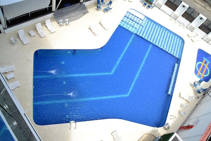 Imagen de la piscina del Hotel Gustafha. Foto 18