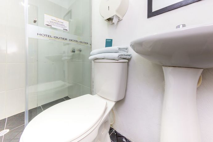 Imagen de la habitación del Hotel Gutier. Foto 14