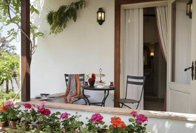 Imagen del bar/restaurante del Hotel G&uuml;ll&uuml; Konakları. Foto 3