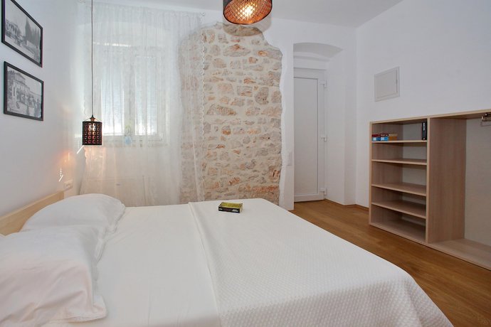 Imagen de la habitación del Hotel Guverna New City Accommodation. Foto 7