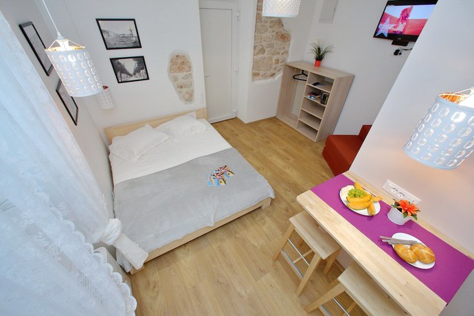 Imagen de la habitación del Hotel Guverna New City Accommodation. Foto 13