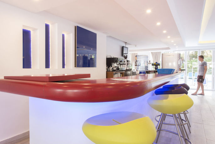 Imagen del bar/restaurante del Hotel Guya Wave. Foto 3