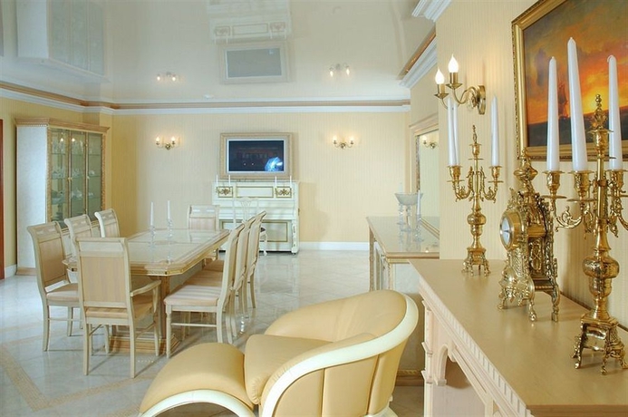 Imagen de los interiores del Hotel Guyot Business Boutique. Foto 4
