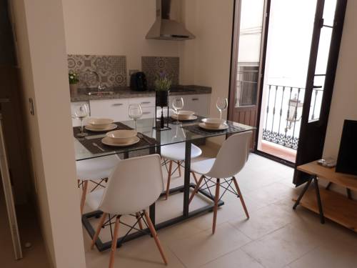 Imagen de la habitación del Hotel Guzman El Bueno Suites. Foto 3