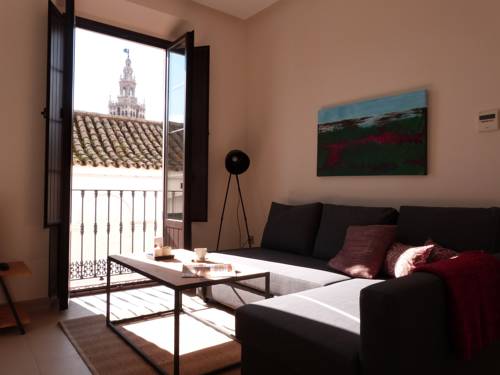 Imagen de la habitación del Hotel Guzman El Bueno Suites. Foto 8