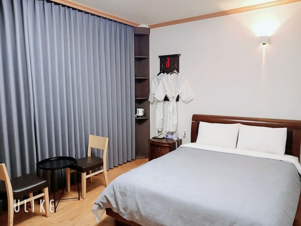Imagen de la habitación del Hotel Gwanghwa Fresia. Foto 17