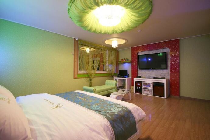 Imagen de la habitación del Hotel Gwangju Hwajeongdong Square. Foto 16