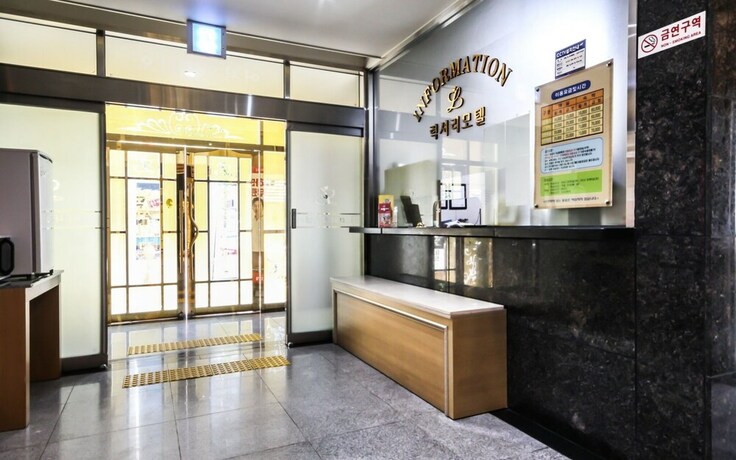Imagen de los interiores del Hotel Gwangju Sangmu Luxury. Foto 30