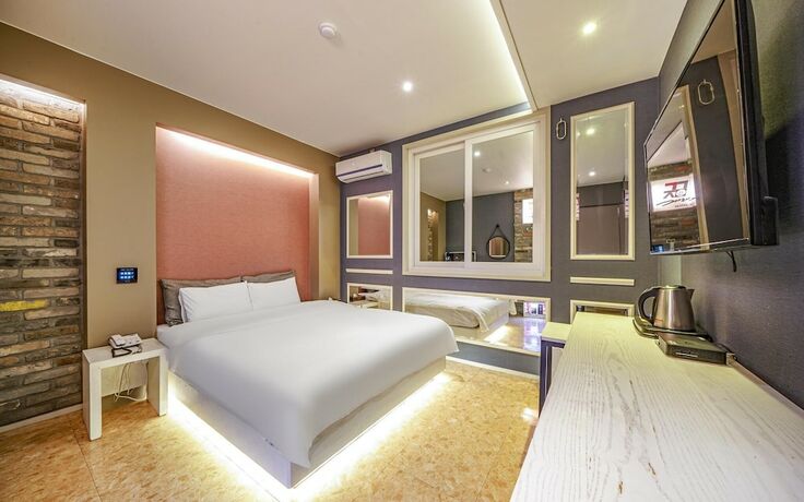 Imagen de la habitación del Hotel Gwangju Sinandong Geogijoa. Foto 14