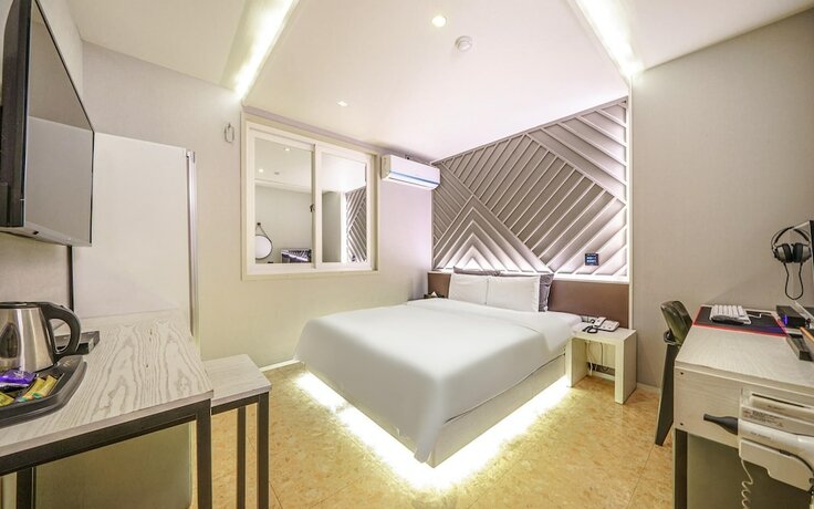 Imagen de la habitación del Hotel Gwangju Sinandong Geogijoa. Foto 15