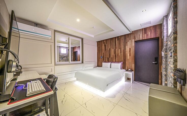Imagen de la habitación del Hotel Gwangju Sinandong Geogijoa. Foto 16