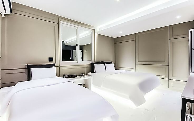 Imagen de la habitación del Hotel Gwangju Sinandong Geogijoa. Foto 18