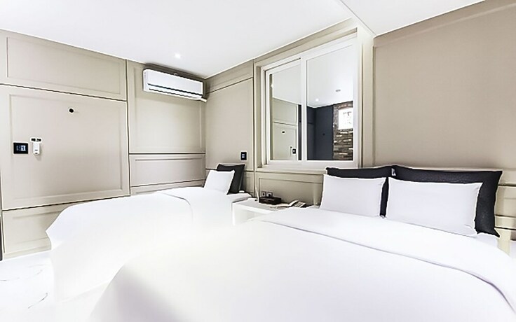 Imagen de la habitación del Hotel Gwangju Sinandong Geogijoa. Foto 20