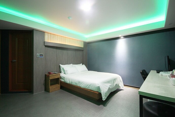 Imagen de la habitación del Hotel Gwangju Sinan-dong Love Story. Foto 17