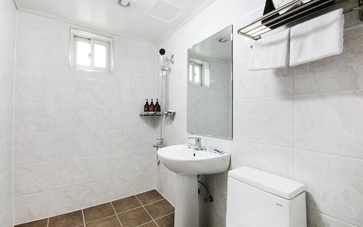 Imagen general del Hotel Gwangju Sinandong Zeus. Foto 12