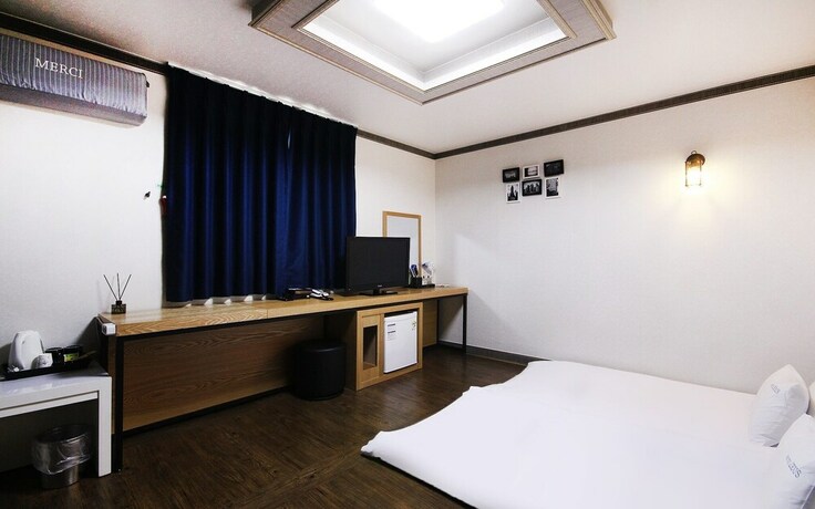 Imagen de la habitación del Hotel Gwangju Sinandong Zeus. Foto 13