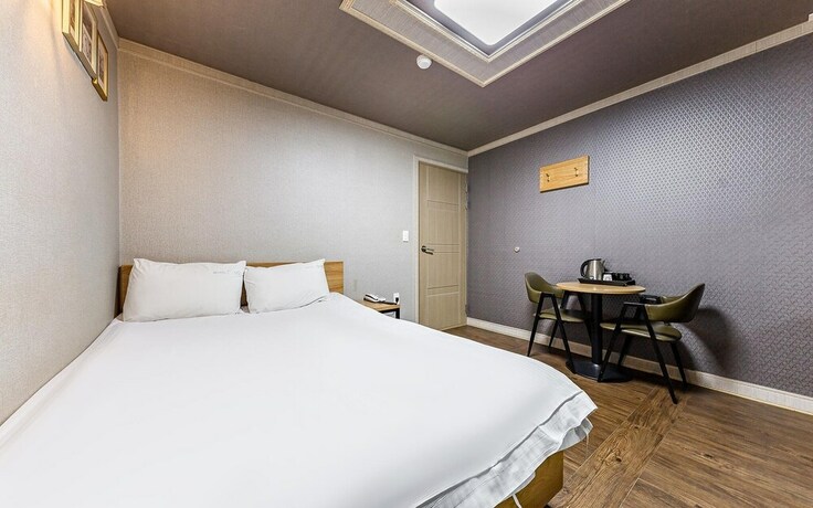 Imagen de la habitación del Hotel Gwangju Sinandong Zeus. Foto 15